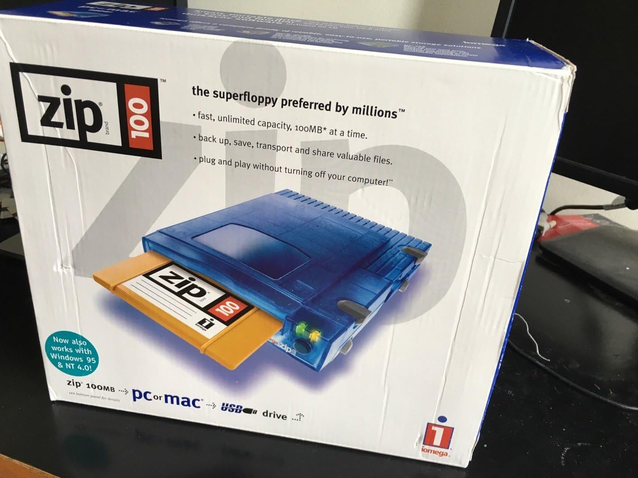 Iomega Zip 100 ポータブル USB ドライブ ユーザーマニュアル